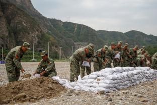 勇士5连胜期间：库里场均26.8分 克莱24.8分 波杰11.8分 TJD两双